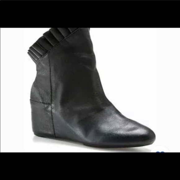 NYLA Black ruffle edge booties.  6.5 Guc. - Picture 7 of 7